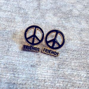 💥3 for $18💥 Friend stud earrings
